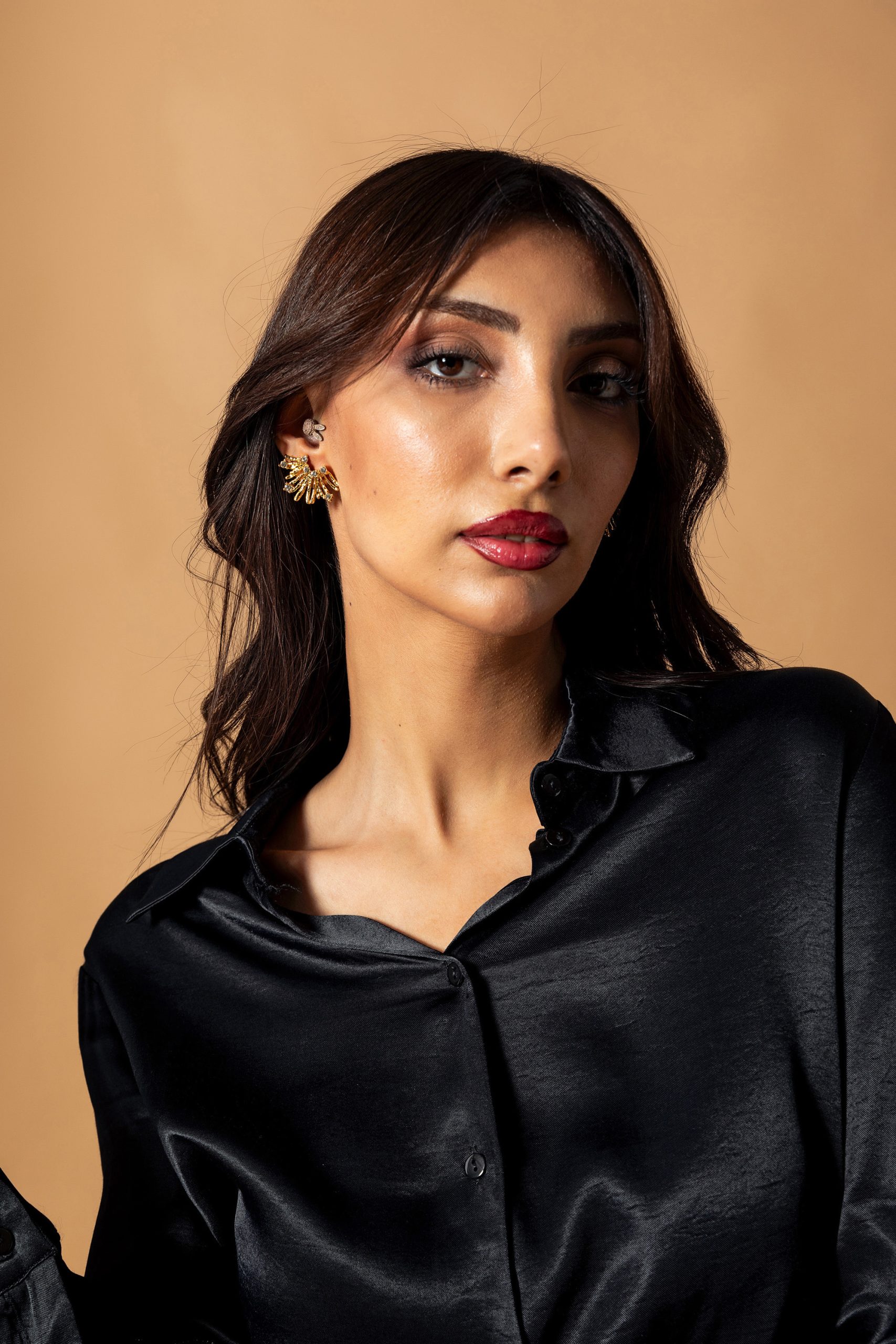 Parlak Taşlı Gold Küpe