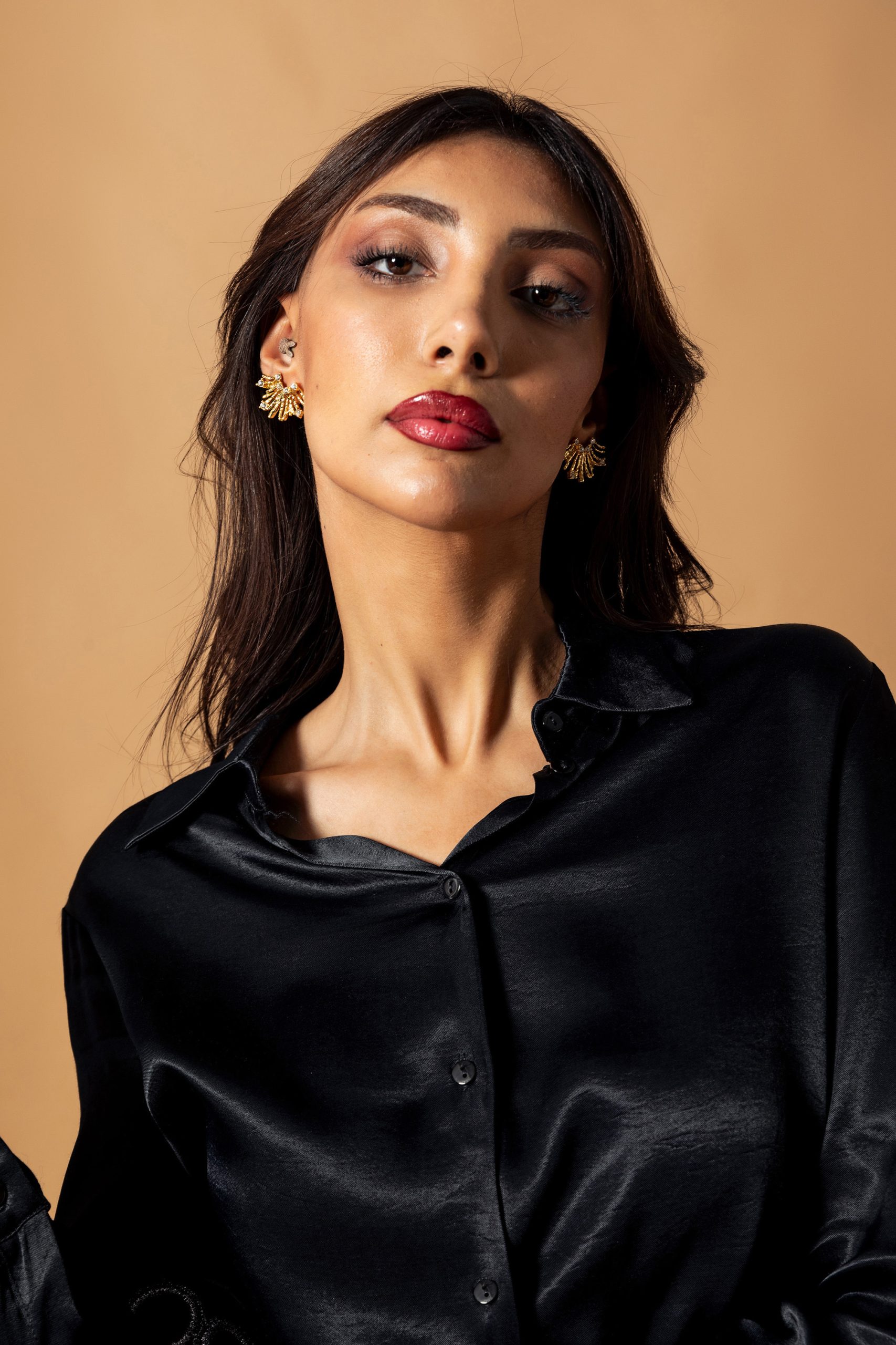 Parlak Taşlı Gold Küpe - Görsel 2