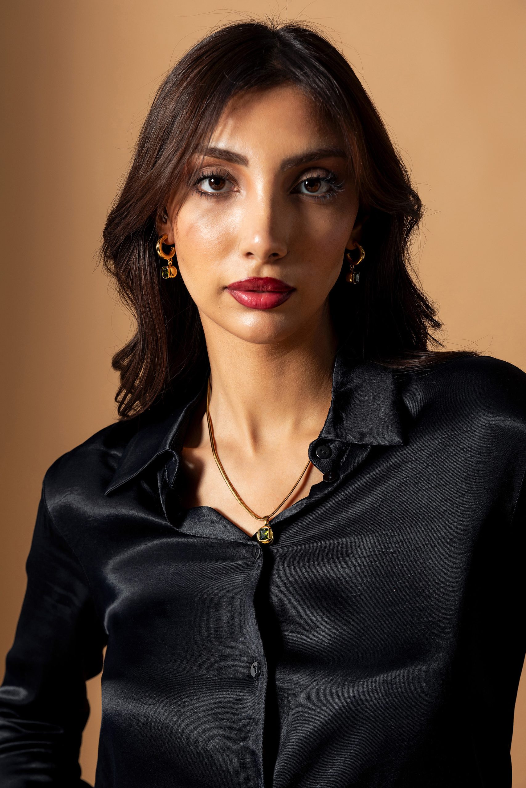Haki Taşlı Top Küpe