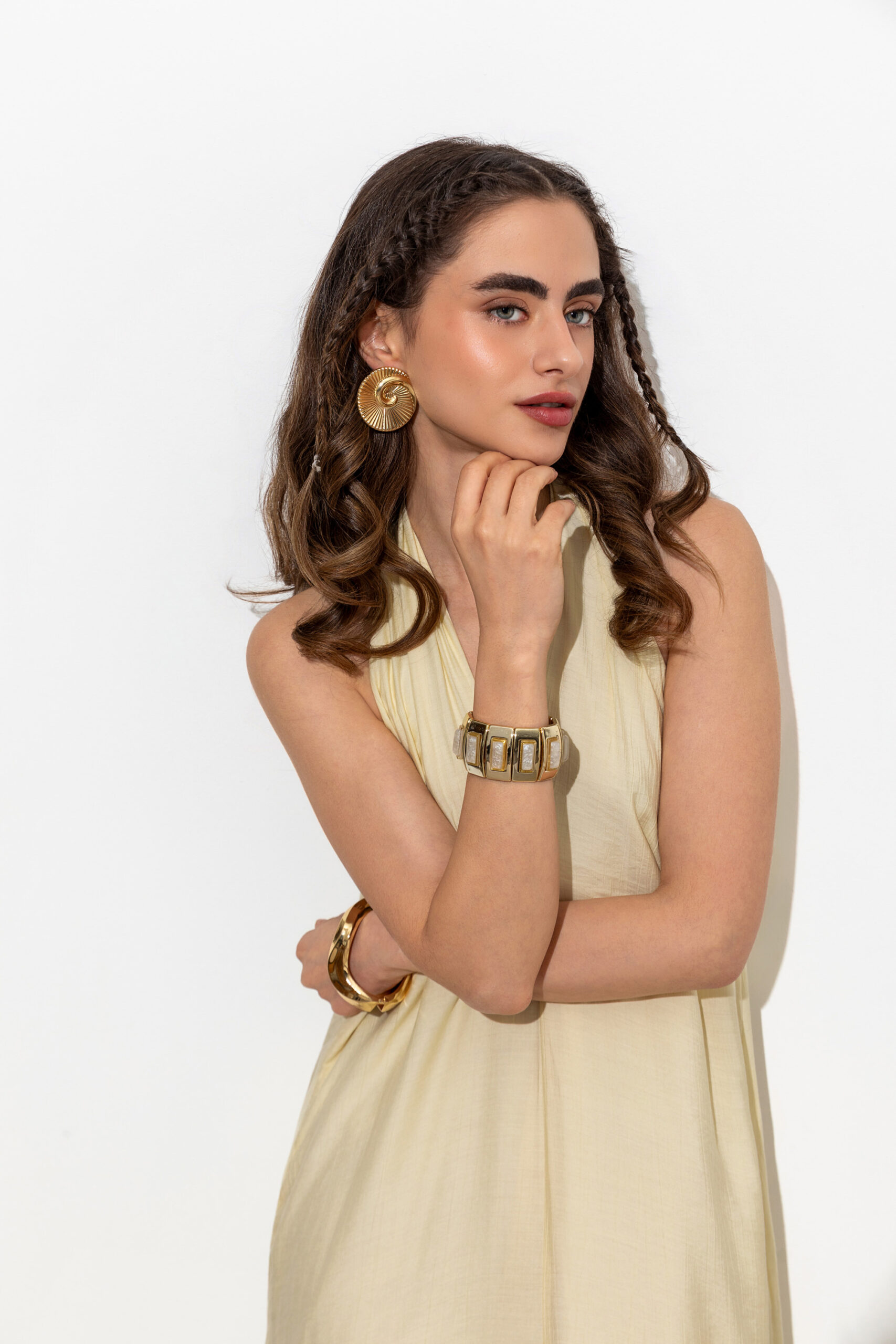 Gold Büyük Yuvarlak Küpe - Görsel 3